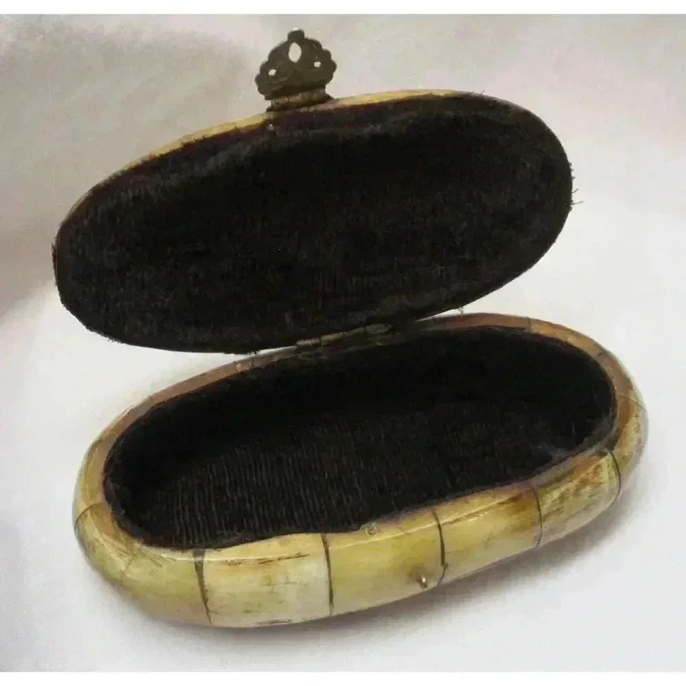 Bone Oval Box with Brass inlay trinket box Jewelry‎ latched midcentury modern